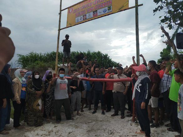 Sengketa Tambak Kerapu di Lamongan, Warga Tutup Akses Jalan Menuju Tambak