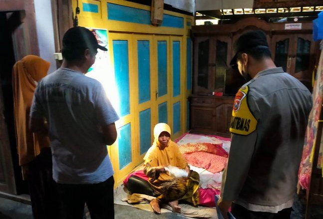 Nenek di Banyuwangi Lawan Pelaku Pemerasan Disertai Ancaman Pembunuhan dengan Tendangan Dua Kaki