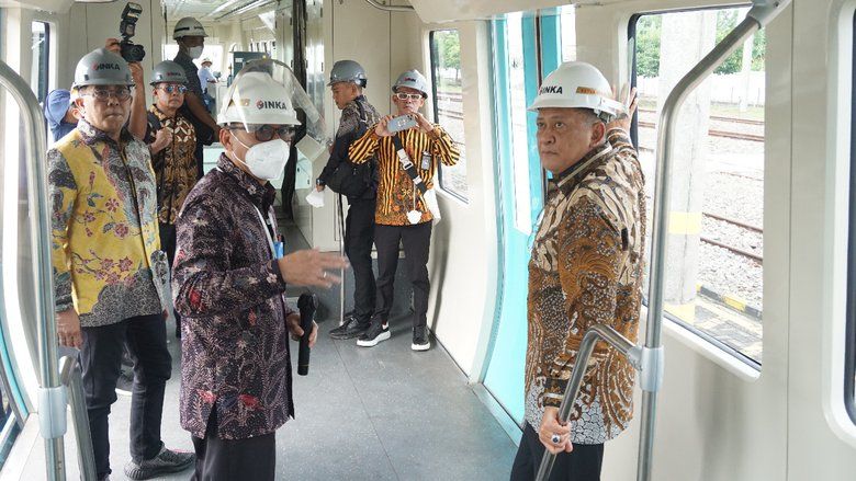 Ke PT INKA, Ketua MPR RI Coba Trem Baterai