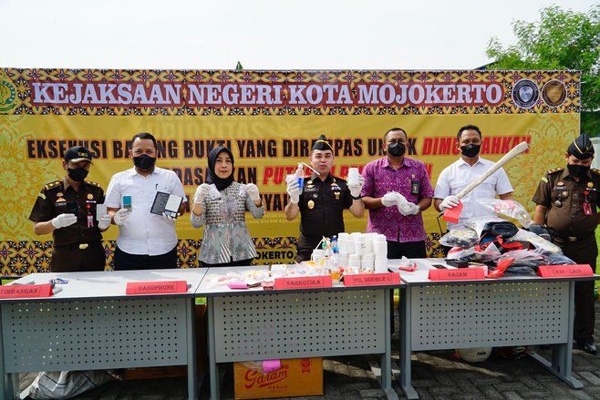 Kejari Mojokerto Musnahkan Puluhan Gram Sabu dan Puluhan Ribu Pil Koplo