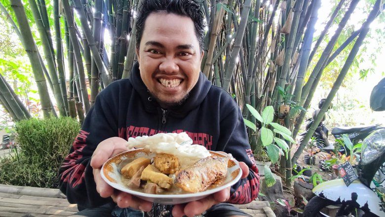 Bosan Menu Kafe? <em>Yuk</em> Incip Lodeh Barongan Mbah Rasta di Mojokerto