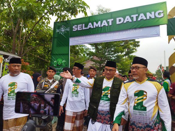Ribuan Warga Nahdliyin Kraksaan Ikuti Kirab Panji dan Jalan Sehat Bersama Kiai