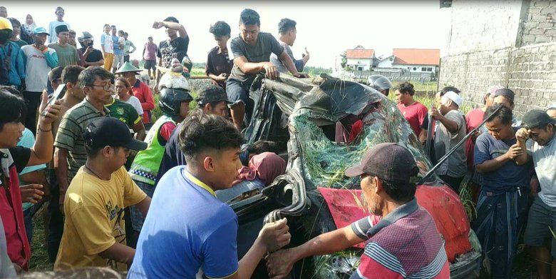 <strong>Kereta Api Wijaya Kusuma Tabrak Pick Up di Leces Probolinggo, Pasutri dan Petani Tewas</strong>