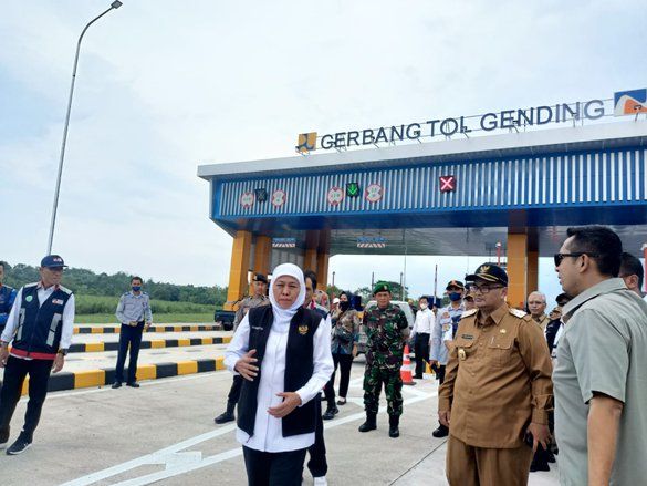 <strong>Gubernur Jatim dan Wabup Probolinggo, Tinjau Kesiapan Penggunaan Gerbang Exit Tol Gending</strong>