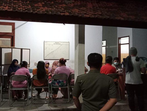 Satpol PP Probolinggo Jaring Belasan PSK di Sebuah Warung Kopi, Empat Diantaranya Reaktif HIV