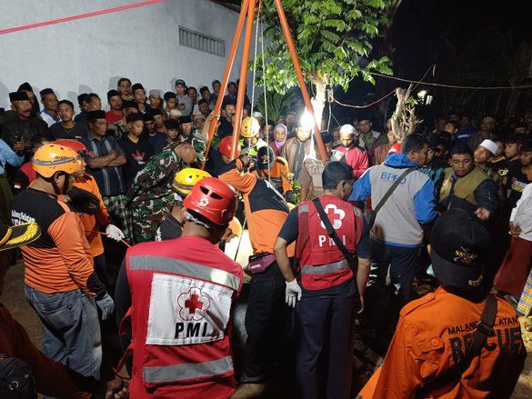 Seorang Nenek di Malang Ditemukan Tewas Didalam Sumur 

 