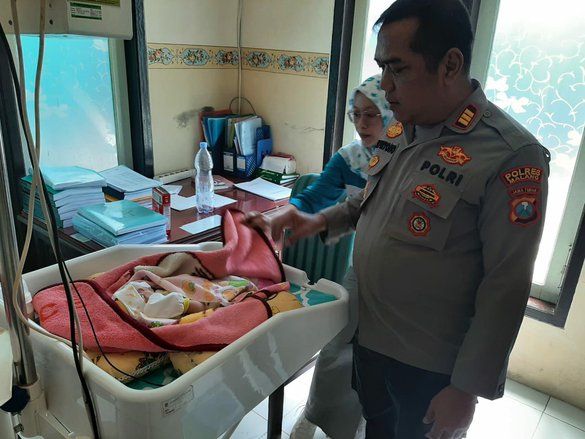 Warga Pagak Malang Digemparkan Penemuan Bayi Perempuan di Tepi Sungai 

 