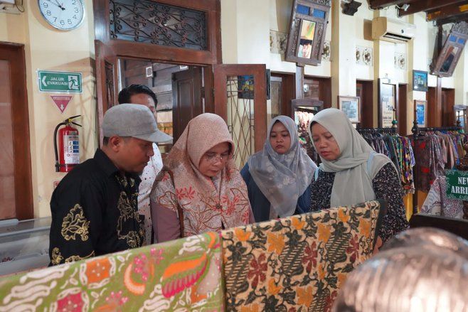 30 Pembatik Ikut Study Lapangan ke Surakarta  