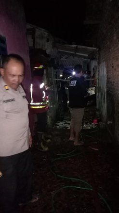 Nenek Sebatang  Kara Ditemukan Meninggal Terbakar 

 