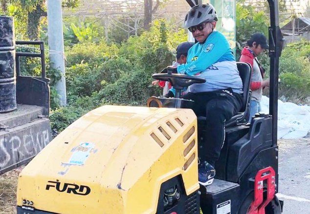 Perbaiki Jalan Wilayah Penghasil Tembakau Besuki-Sumbermalang