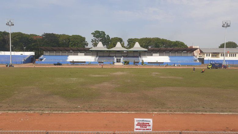 DLH Butuh Dua Hari Bersihkan Sampah Bekas Pengajian di Stadion Gajah Mada