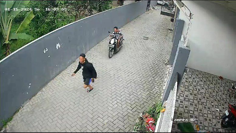 Tepergok, Dua Remaja Curi Besi Penutup Selokan di Mojokerto