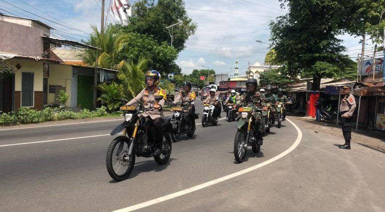 Menjelang 14 Februari, TNI dan Polri Patroli dan Sosialisasi Pemilu di Mojokerto