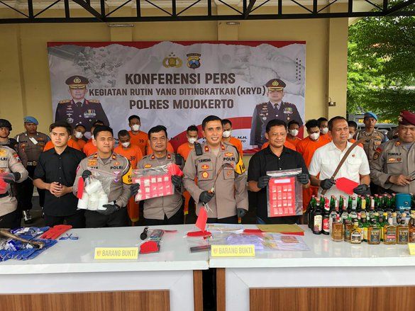 Menjelang Pemilu, Polisi di Mojokerto Sita Miras dan Knalpot Brong