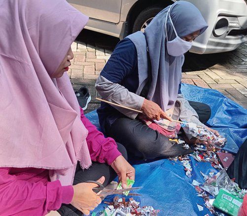 Warga Mojokerto Manfaatkan Sampah Plastik Jadi <em>Ecobrick</em>