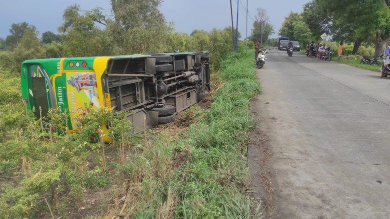 Bus Trans Jatim Terguling di Mojokerto, Ini Nasib Para Penumpang