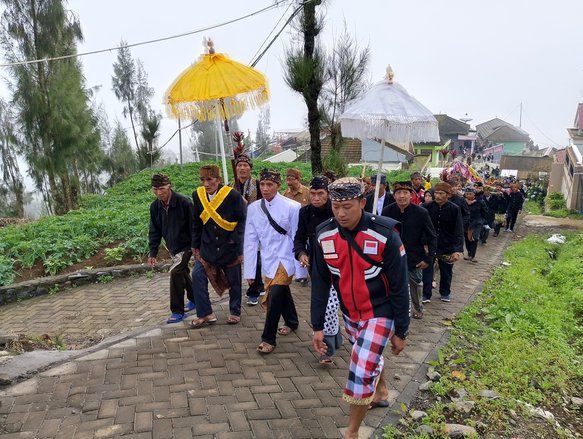 Suku Tengger di Bromo Gelar Tradisi Unan-unan, Ini Tujuannya