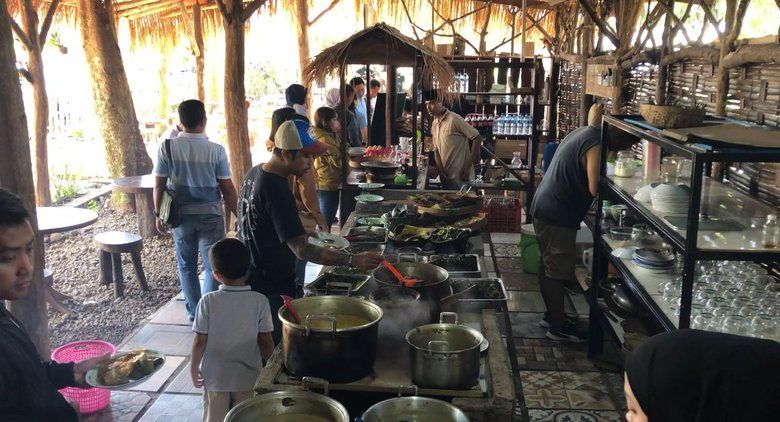 Pawon Sego Lego, Bernuansa Desa dan Masak Pakai Kayu Bakar