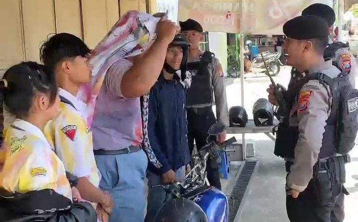 Ugal-ugalan, Polisi Tindak Konvoi Pelajar SMK di Jalan Raya Trawas