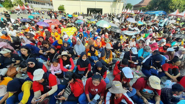 <em>May Day</em> dengan Jalan Sehat, Pj Wali Kota Mojokerto Janji Bantu Buruh