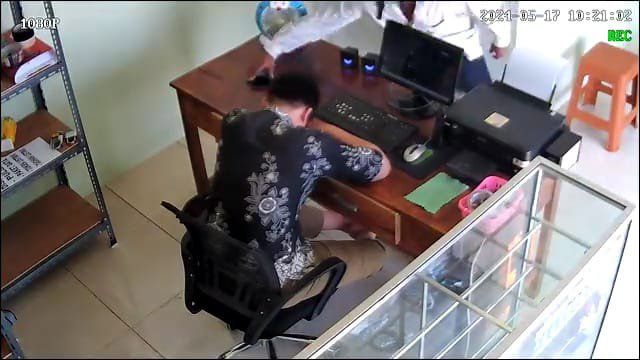 Ketiduran, HP Pekerja dan HP Operasional Jasa Pengiriman di Mojokerto Raib