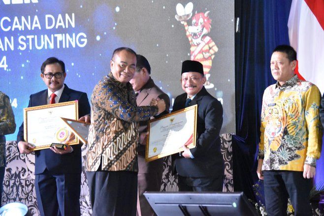 Pemkab Situbondo Terima Penghargaan Terbaik Ketiga Penurunan Stunting Nasional