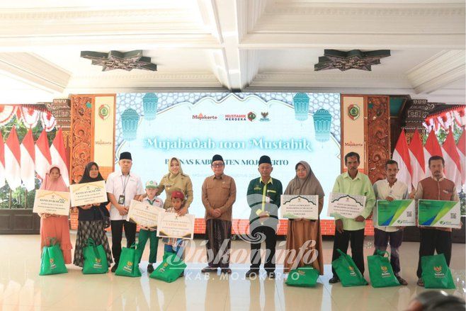 Pemkab dan Baznas Kabupaten Mojokerto Berikan 8 Bantuan ke Mustahik