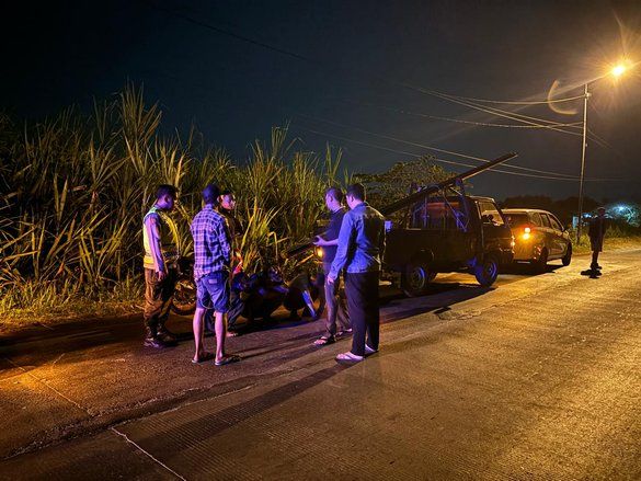 Patroli Blue Light, Tiga Pemuda di Mojokerto Tepergok Curi 30 Tiang <em>Provider</em> Internet