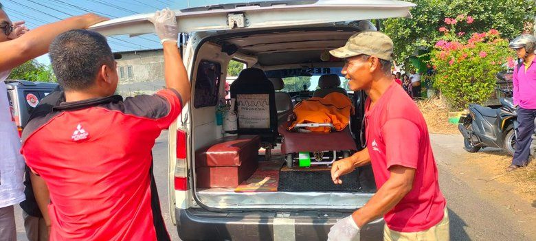 Ditabrak Truk, Pemotor asal Madura Meregang Nyawa di Jalan Raya Kutorejo