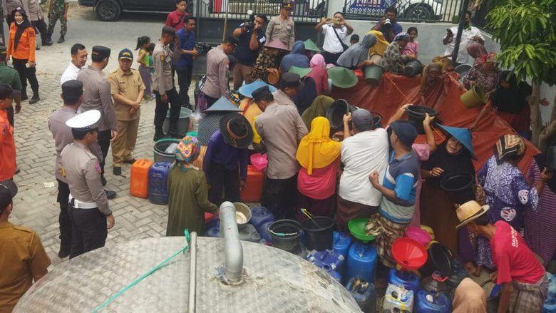 Tiga Kecamatan di Lamongan Dilanda Kekeringan, BPBD Beri Bantuan Air Bersih dan Makanan
