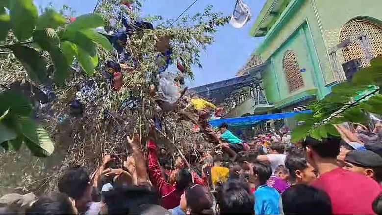Tradisi Keresan saat Maulid Nabi di Mojokerto, Ratusan Warga Berebut Hasil Bumi