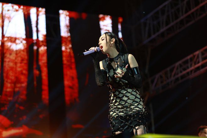 Dimeriahkan Lyodra dan NDX AKA, Ribuan Orang Larut dalam Festival Musik Tepi Pantai Banyuwangi