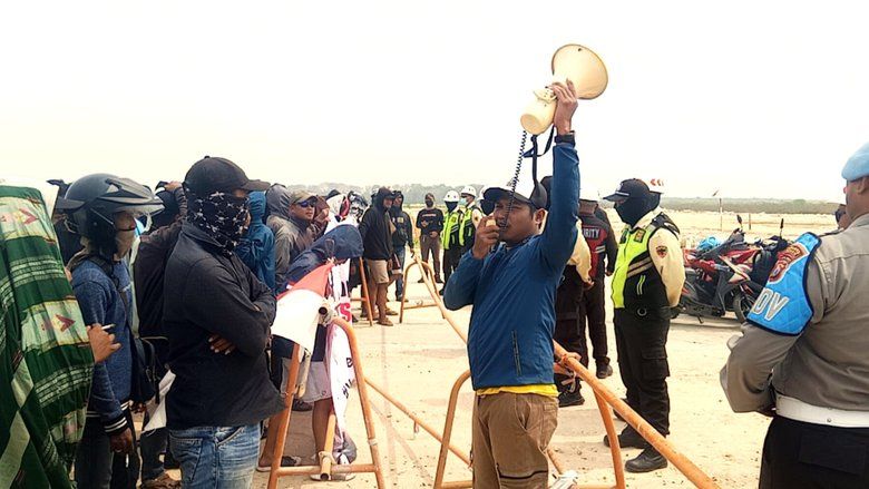 Tuntut Direkrut Tenaga Kerja, Warga Mengare Gresik Demo Smelter PT Freeport Indonesia