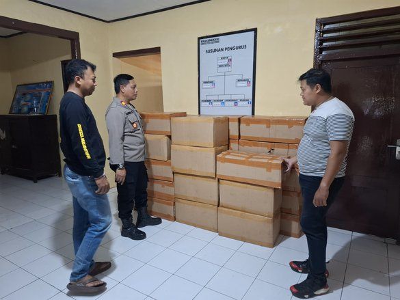 Ribuan Botol Arak Bali Diamankan di Pelabuhan Ketapang