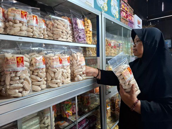 Menjelang Lebaran, Penjualan Kue Kering di Banyuwangi Melonjak Drastis