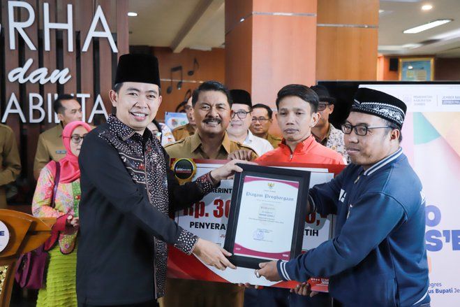 Darurat, Bupati Jember Alihkan Anggaran Mobil Dinas untuk Perbaikan Jalan Rusak&nbsp;