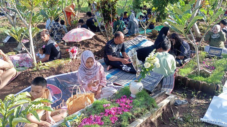 Lebaran Kuburan di Banyuwangi, Mendoakan Arwah dan Bermaaf-Maafan