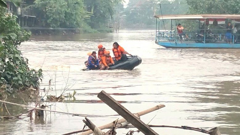 Diduga Depresi, Wanita di Gresik Loncat ke Sungai Bambe saat Menaiki Perahu 