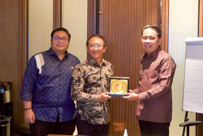 Gus Fawait Lobi PLN Pasang Listrik Gratis untuk 7.000 Warga Tak Mampu