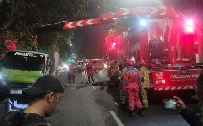 Lima Kendaraan Terlibat Lakalantas Beruntun di Kenjeran Surabaya, Satu Sopir Tergencet