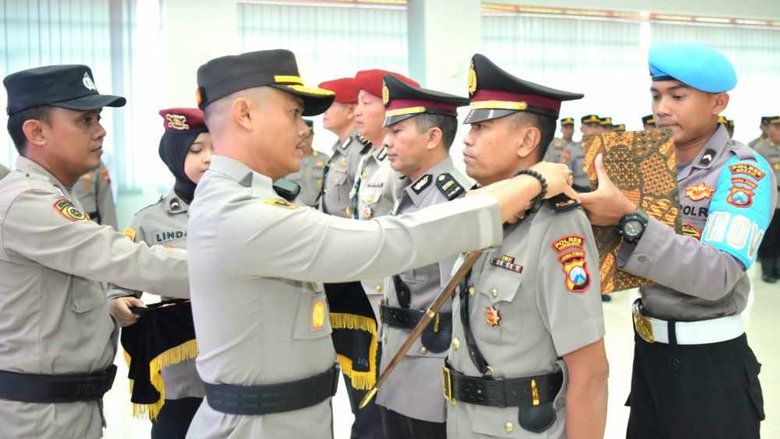 Sertijab Kasat Reskoba dan Kasat Tahti, Kapolres Gresik Ingatkan Nilai Integritas