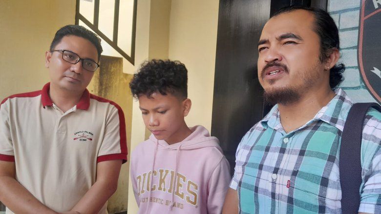 Jenguk Sang Ayah yang Ditahan Gegara Judol, Ini Pesan Farel Prayoga