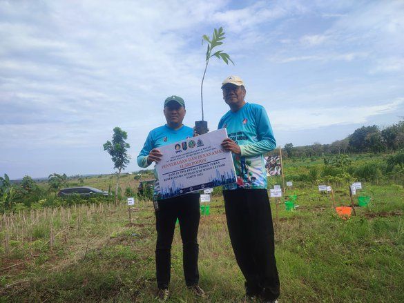 PT TPPI, Pemkab Tuban dan Dishut Jatim Tanam Belasan Ribu Bibit Buah