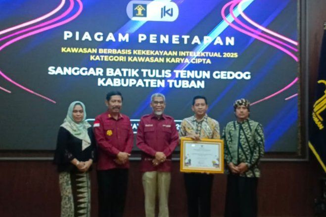 Penghasil Batik Tulis Tenun Gedhog Tuban Ditetapkan Kawasan Berbasis Kekayaan Intelektual 