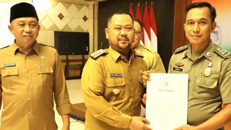 Serahkan SK Kenaikan Pangkat ASN, Gus Yani Tegaskan Bukan Karena Kedekatan