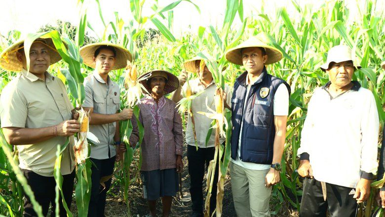 Dukung Ketahanan Pangan, Polres Gresik dan Petani Tanam Jagung di Lahan Perhutanan Sosial