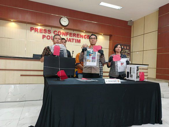 Polda Jatim Tangkap Pelaku Penjualan PMI Ilegal ke Jerman
 