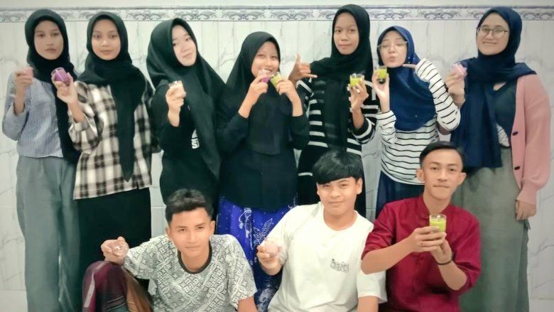 Karang Taruna Desa Pegundan Gresik Manfatkan Minyak Jelantah Jadi Lilin Aromaterapi Super Estetik