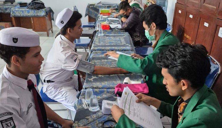 Kasus TB di Jatim Tinggi, FK Unusa Skrining ke Ponpes Zainul Hasan Genggong