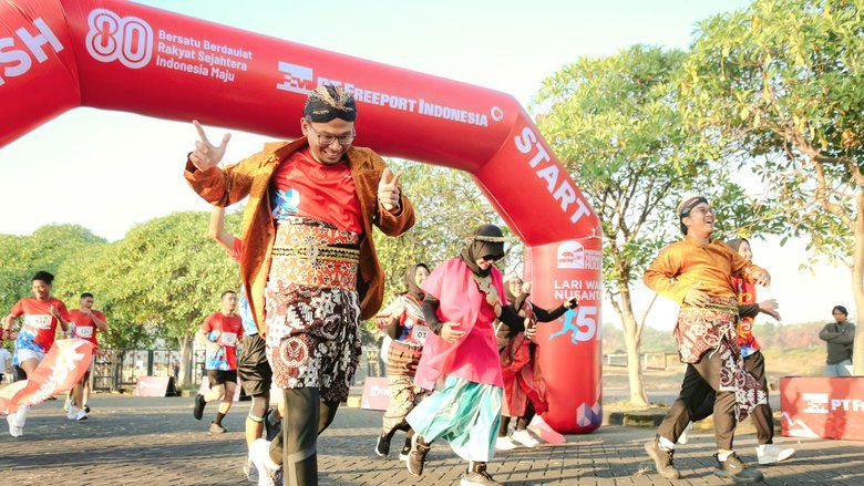 Kemerdekaan RI ke-80, Freeport Indonesia Gelar Lari Warna Nusantara